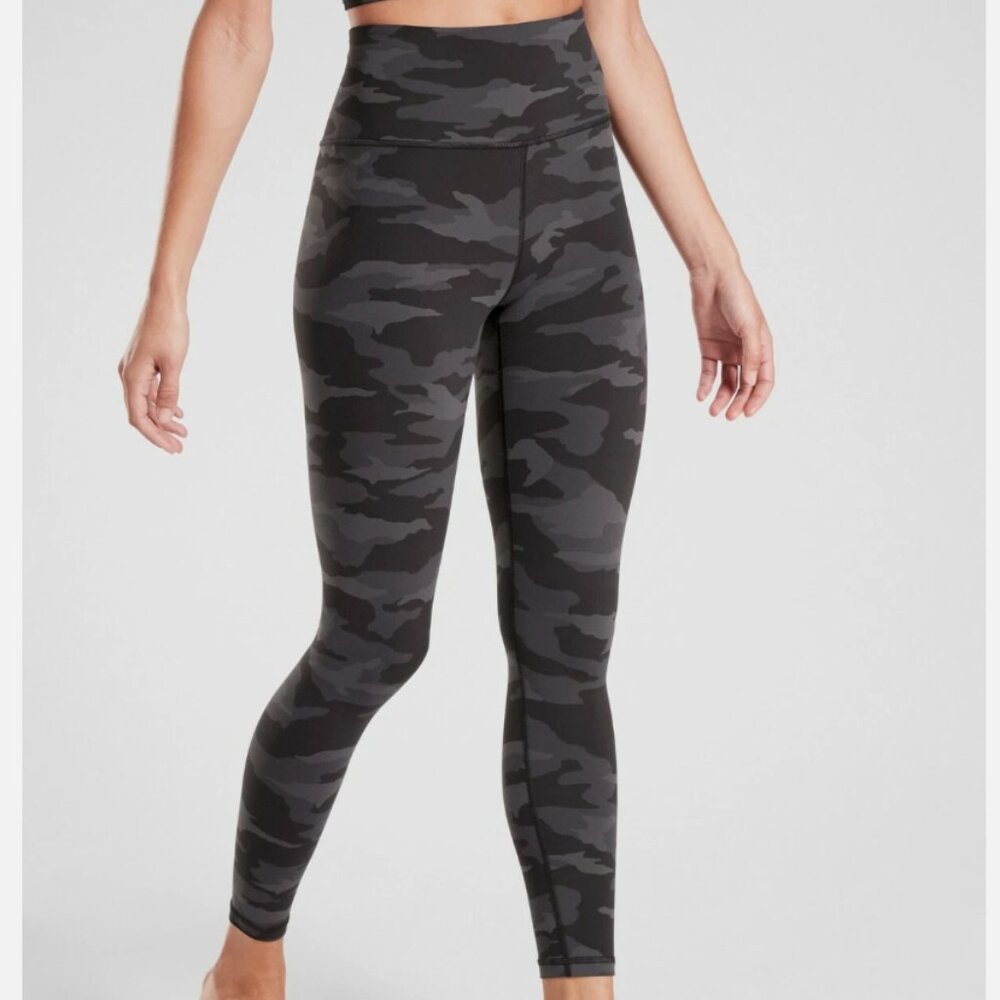 Athleta Elation 7/8 Tight Legging Black Camo Size XS Sporty Yoga Athletic Casual - Picture 1 of 11